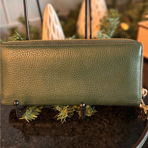 Michael Kors Jet Set Travel Continental Wallet - Ivy Green - Picture 6 of 6